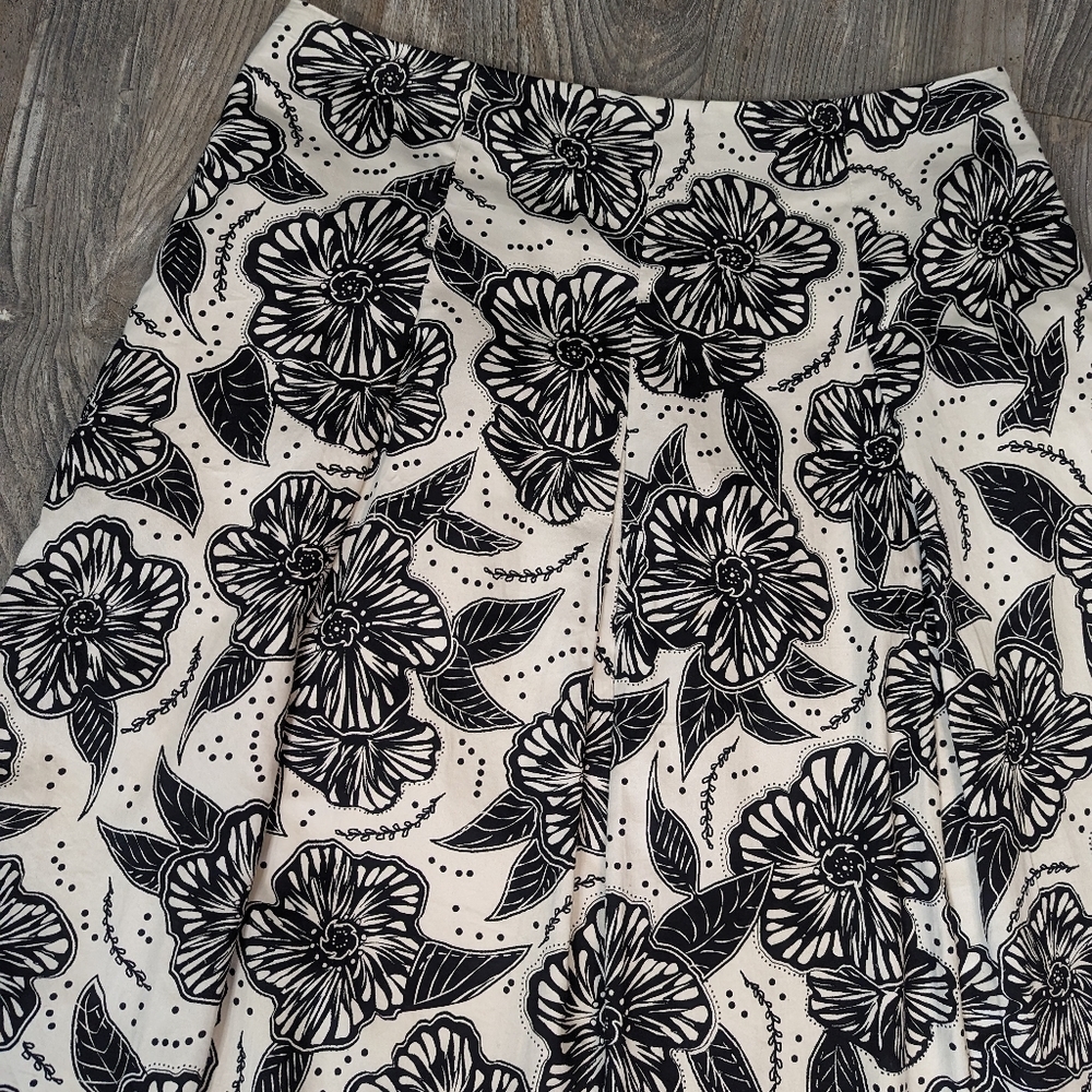 Charter Club women's knee length A-Line skirt white with black floral pleated 10 - Picture 2 of 12